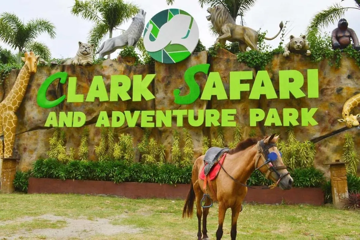 Up To 13 Pax Near Clark Speedway & Aqua Planet Villa Angeles Holiday home