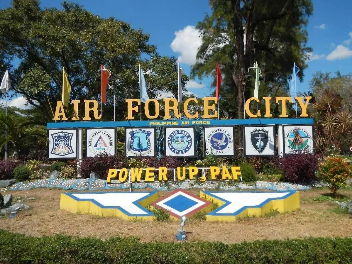 Up To 13 Pax Near Clark Speedway & Aqua Planet Villa Angeles Filippinerna