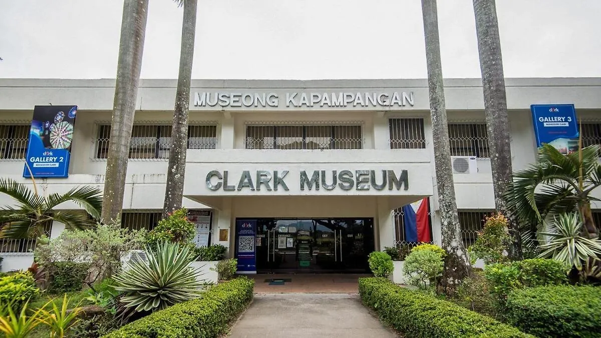 Up To 13 Pax Near Clark Speedway & Aqua Planet Villa Angeles Filippinerna